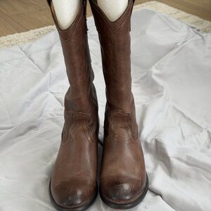 Frye Tan and Brown Leather Interior